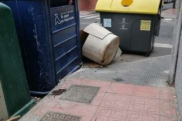 Un bidón de amianto preocupa a vecinos de El Cascajo de Los Llanos (Foto TA)